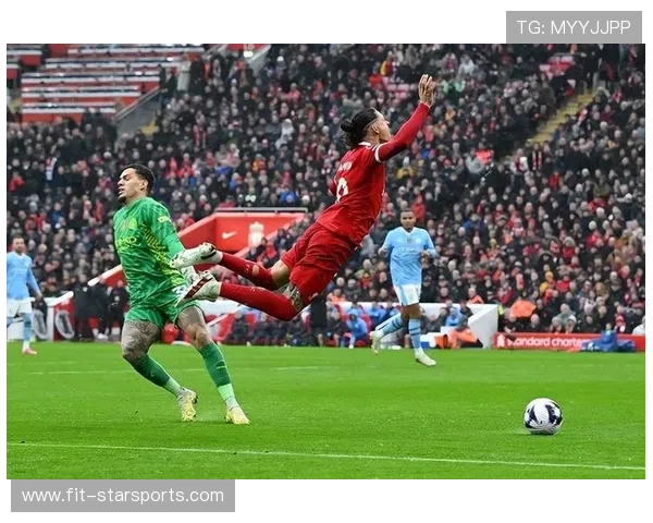 利物浦靠长传直塞撕裂对方防线——速度与视野塑造的前场杀手锏